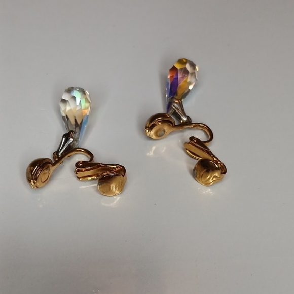 Vintage Sarah Coventry Aurora Borialis Crystal Drop Gold Tone Earrings - Picture 2 of 6